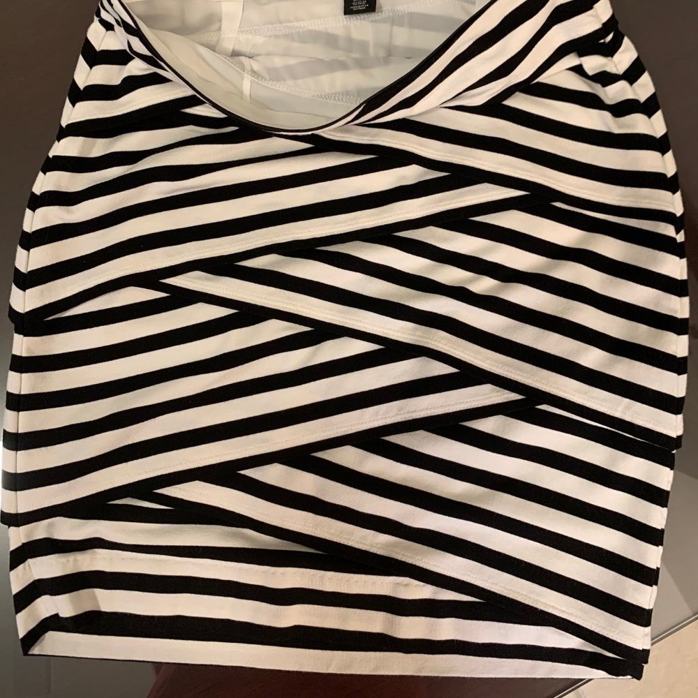 WHBM – Short Pencil Skirt size 2